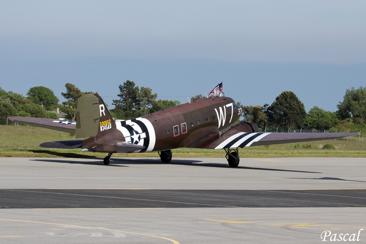 Douglas C-47A N345AB "W 7" à Rennes le 09 juin 2014 Cms-11-copie-45f8cc4